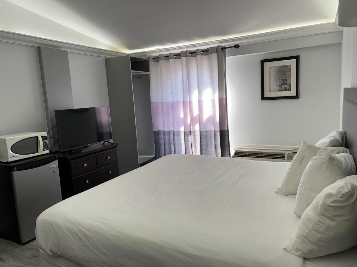 Travelodge By Wyndham סרניה מראה חיצוני תמונה